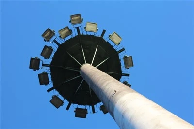 Multi-lysstang med høy mast